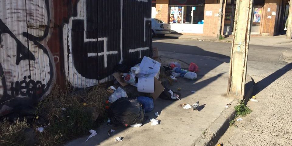 23517932_1748225708530069_4112763395991608676_n basura en playa ancha