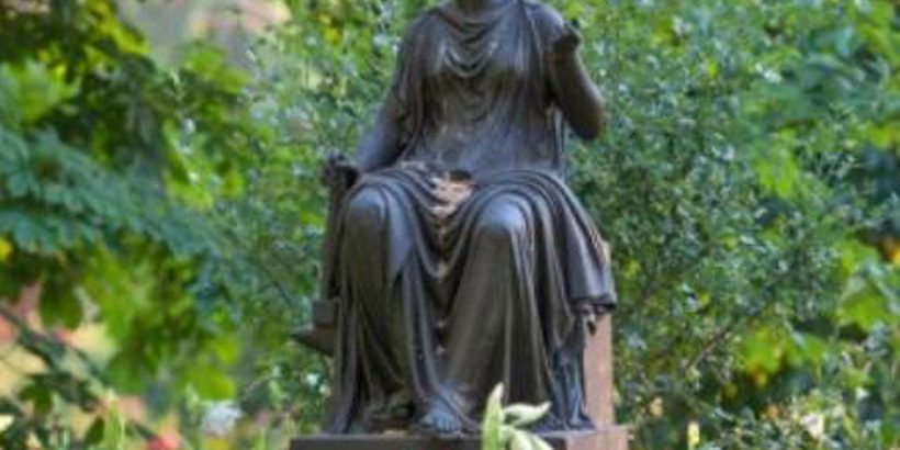 file_20181125114150 estatua la republica